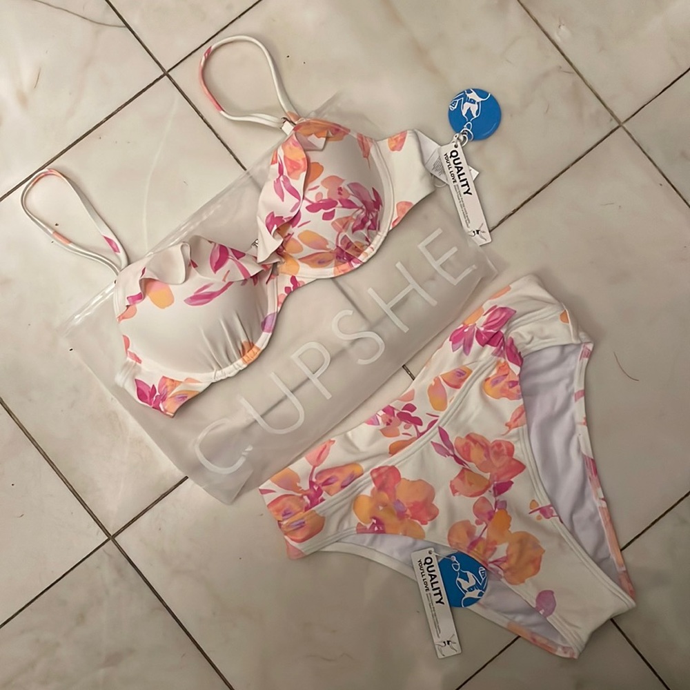 Cupshe NWT Floral Bikini
